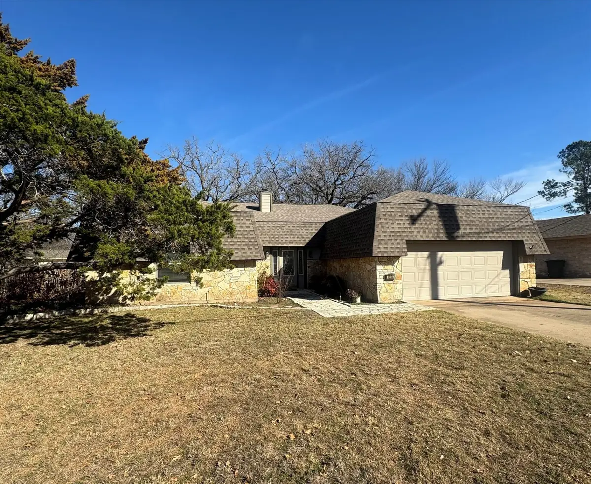 3904 Cimmaron Trail, Decordova, TX 76049 - Image #1