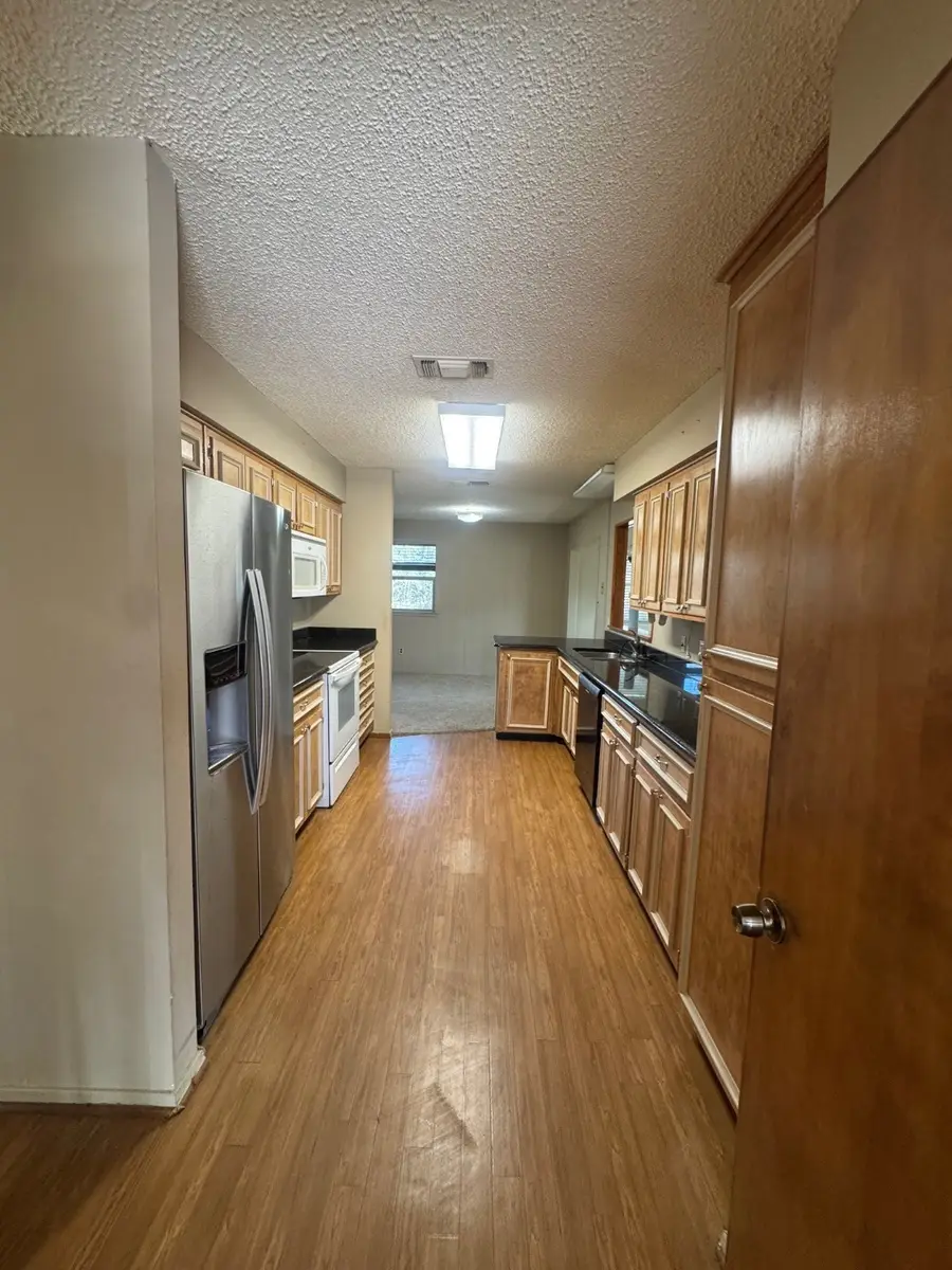 3904 Cimmaron Trail, Decordova, TX 76049 - Image #3