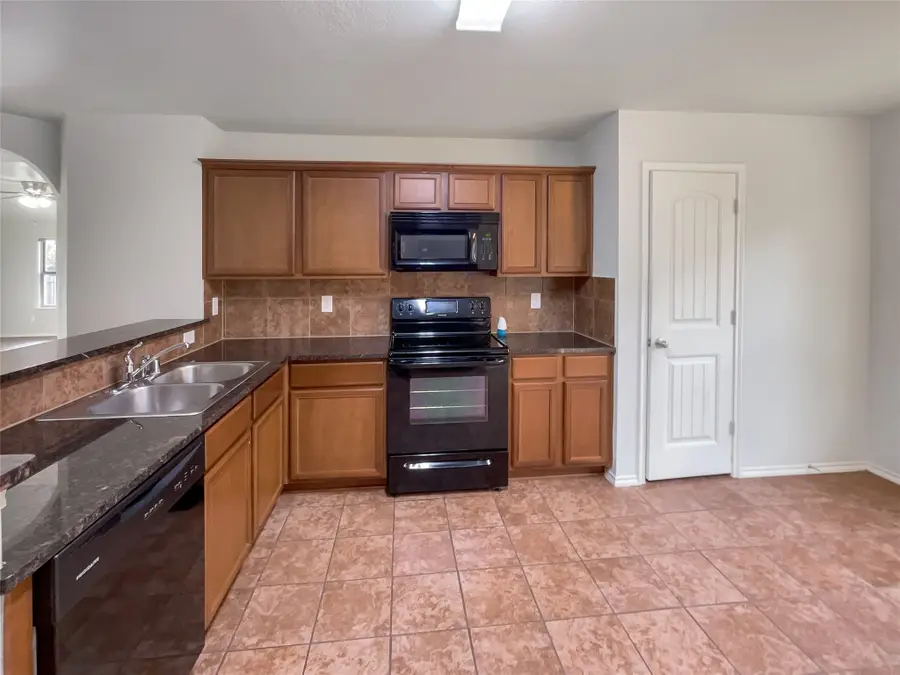 2052 Fair Weather Drive, Lancaster, TX 75146 - Image #2