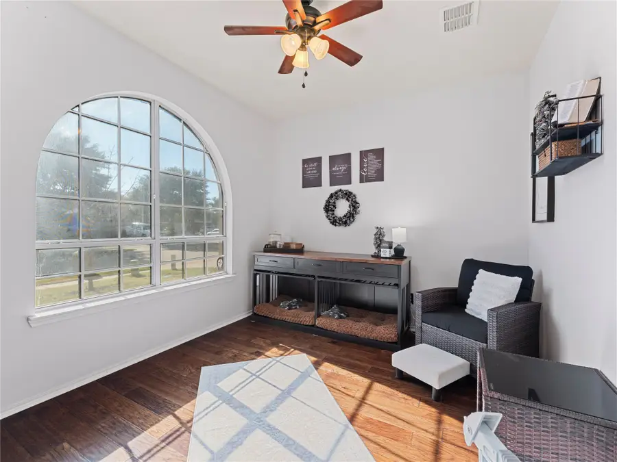 203 Stampede Street, Waxahachie, TX 75165 - Image #2