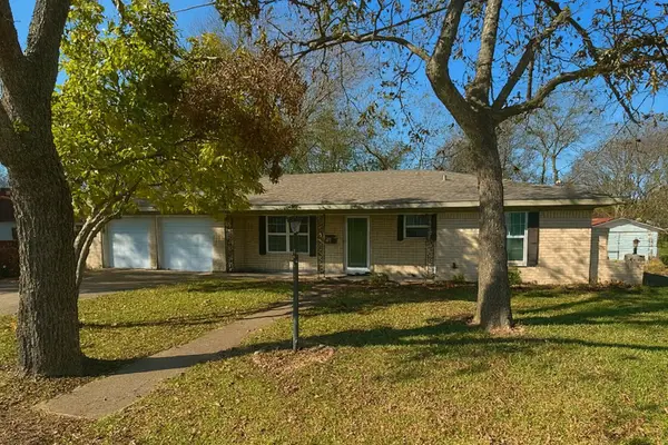 605 N Line, Mineola, TX 75773