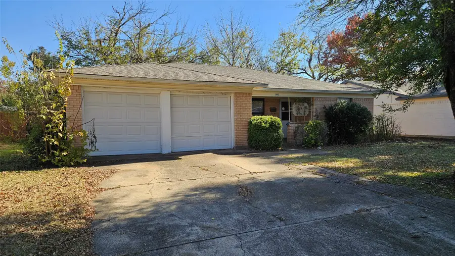 302 N Cottonwood Drive, Richardson, TX 75080 - Image #2