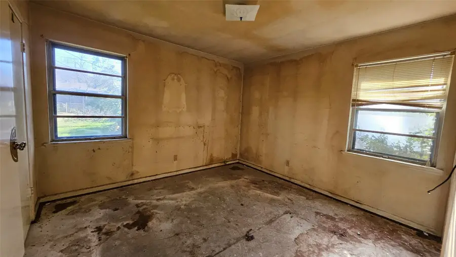 302 N Cottonwood Drive, Richardson, TX 75080 - Image #3