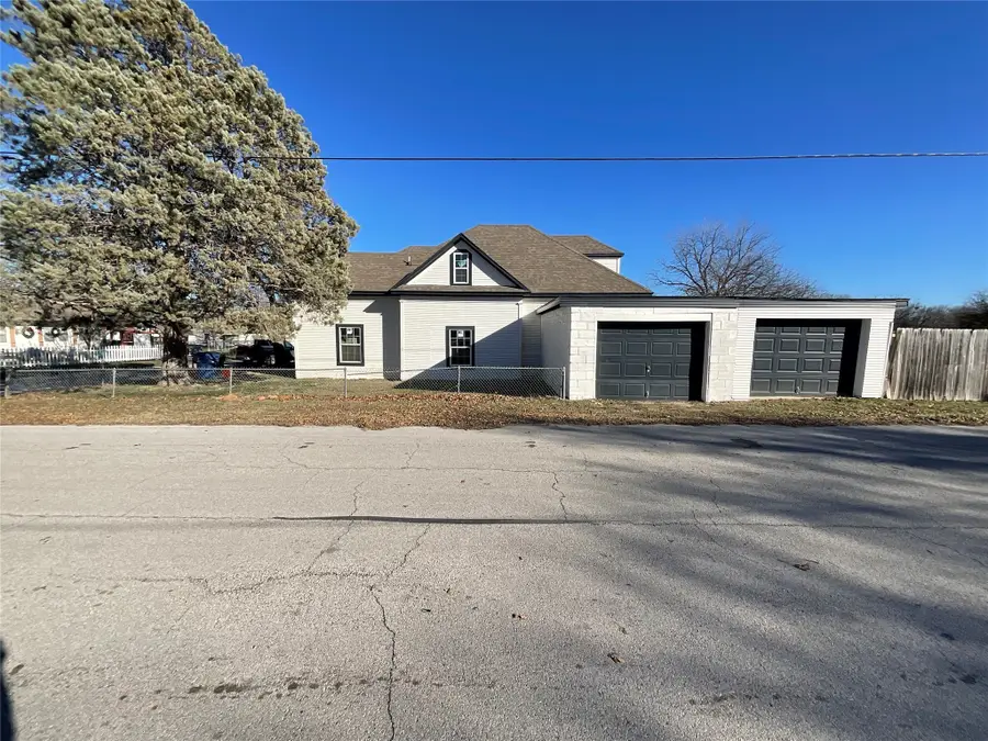 207 College Street, Chico, TX 76431 - #3