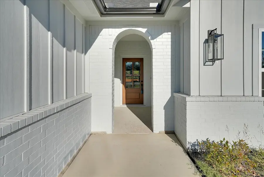 4609 Eagle Nest Court, Granbury, TX 76048 - Image #2