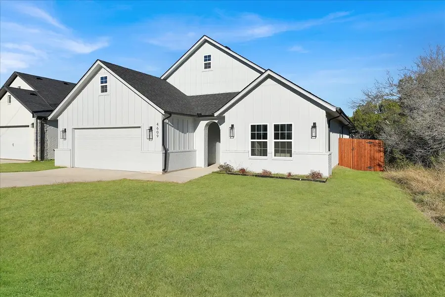 4609 Eagle Nest Court, Granbury, TX 76048 - Image #3