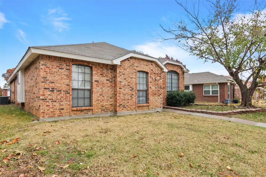 983 Downey Drive, Lewisville, TX 75067 - Image #3