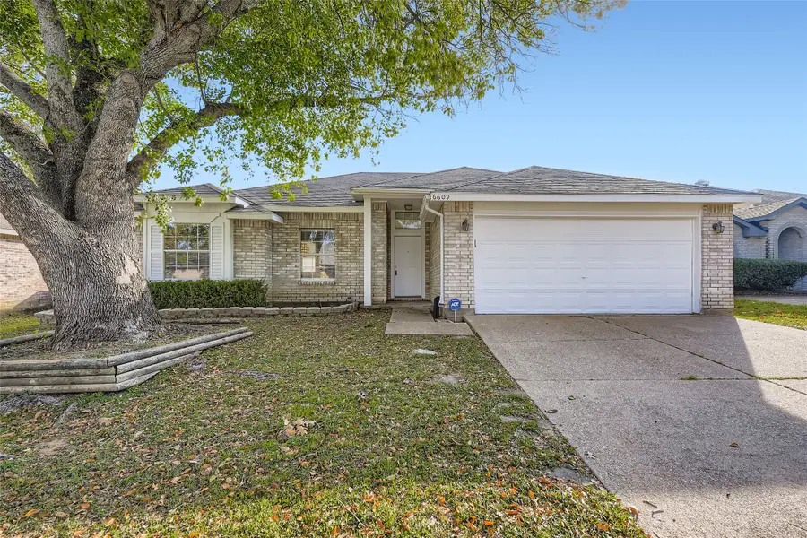 6609 Pecanwood Drive, Arlington, TX 76001 - Image #2