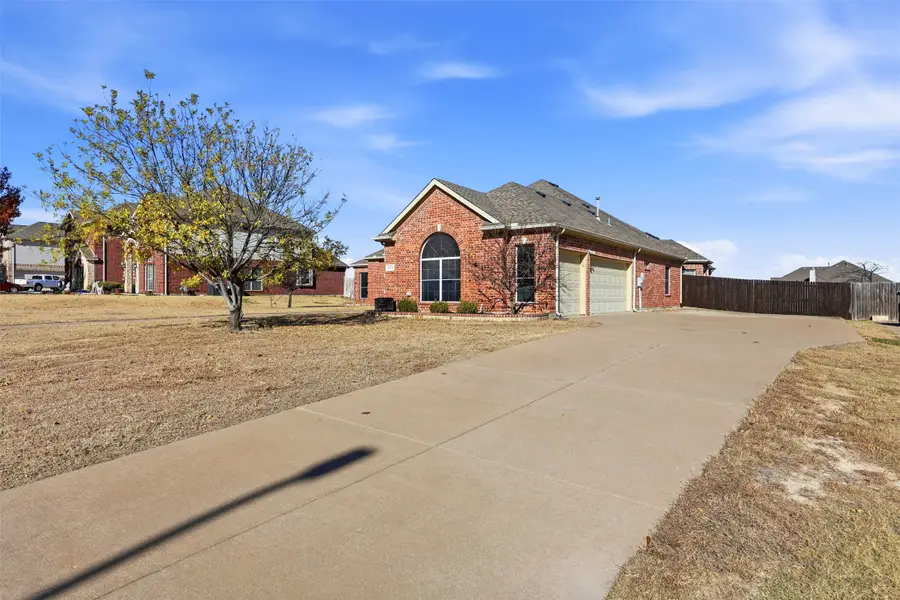 1524 Desert Hills Drive, Fort Worth, TX 76052 - Image #3