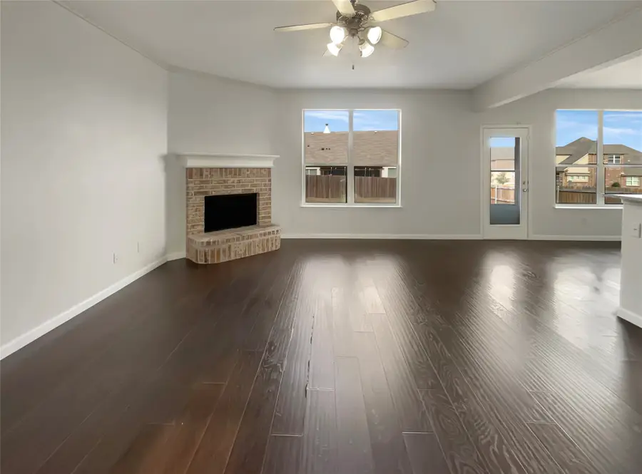 1649 Silverstone Drive, Weatherford, TX 76087 - Image #3