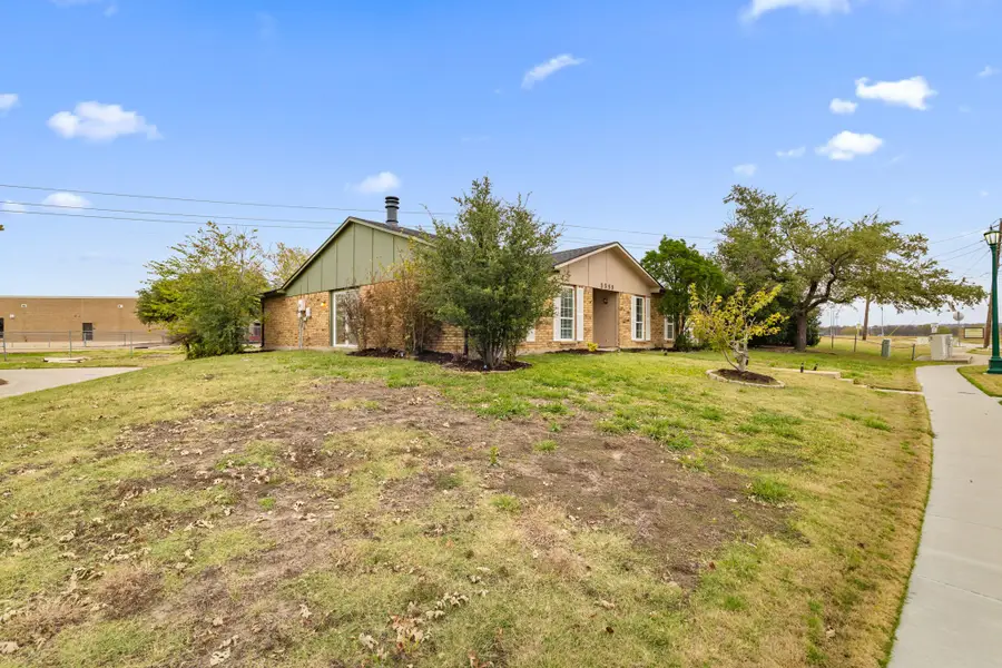 5588 Squires Drive, The Colony, TX 75056 - Image #2
