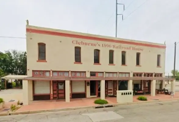 419-423 E Henderson Street, Cleburne, TX 76031