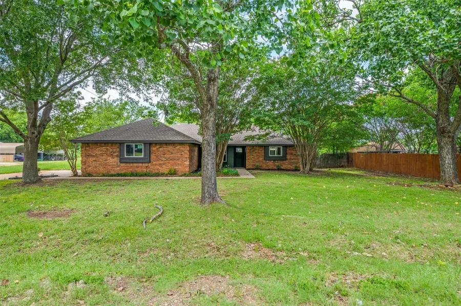 402 Country Meadow Drive, Mansfield, TX 76063 - Image #2