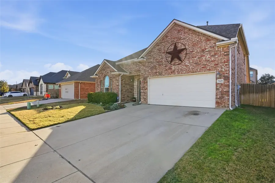 7429 Gairlock Drive, Fort Worth, TX 76179 - Image #3