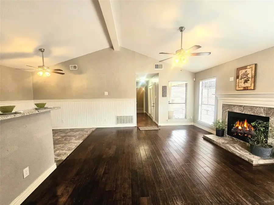 318 Teakwood Lane, Lewisville, TX 75067 - Image #2