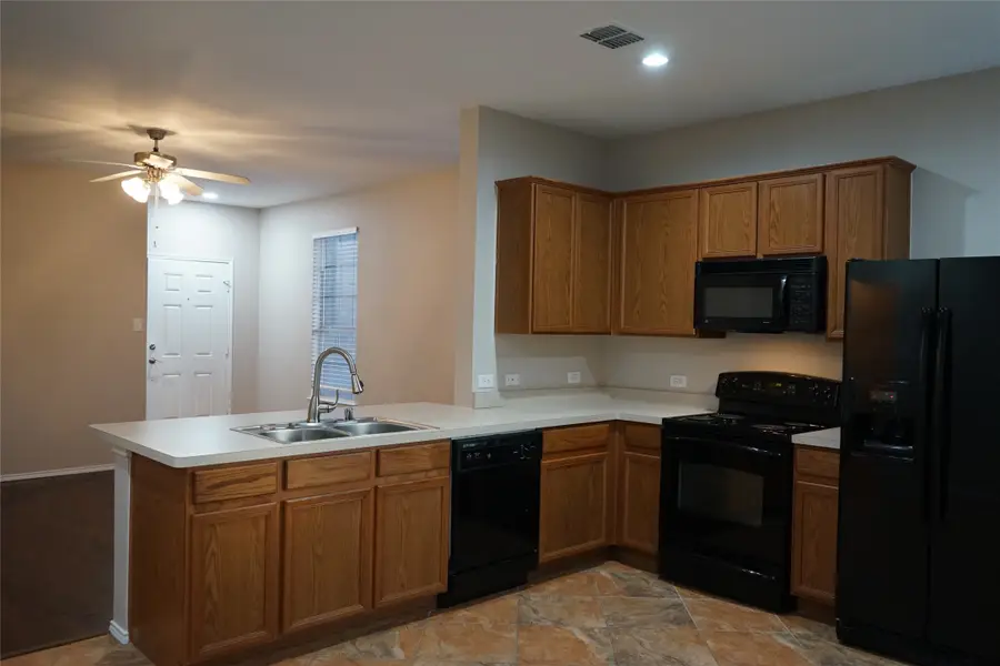 5445 Avery Lane, Grand Prairie, TX 75052 - Image #3