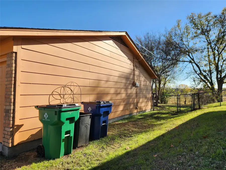 620 Smith Avenue, Crowley, TX 76036 - Image #3