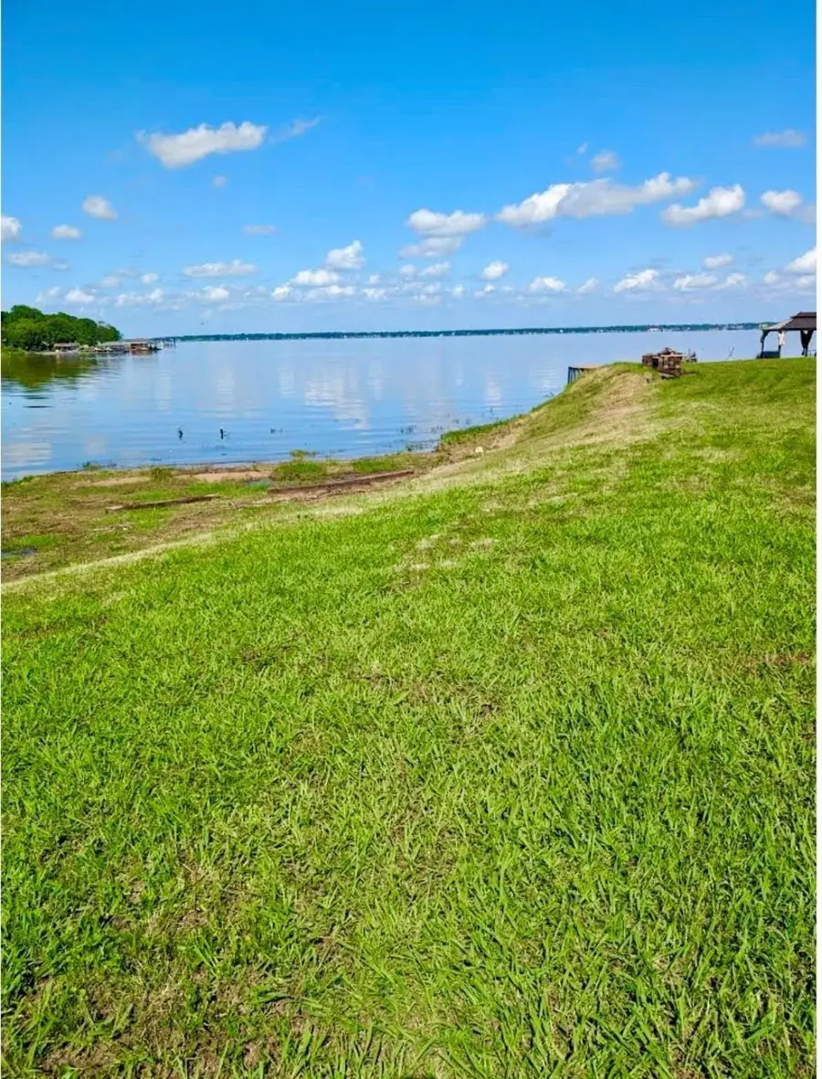 716 Lakeshore Drive, Seven Points, TX 75143 - Image #2