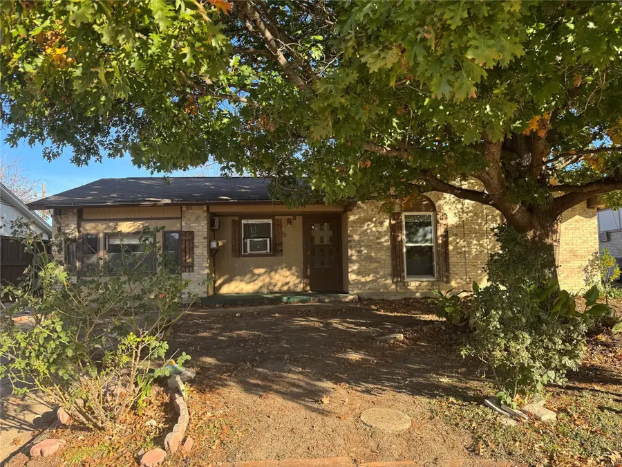 517 Shorehaven Drive, Garland, TX 75040 - Image #2