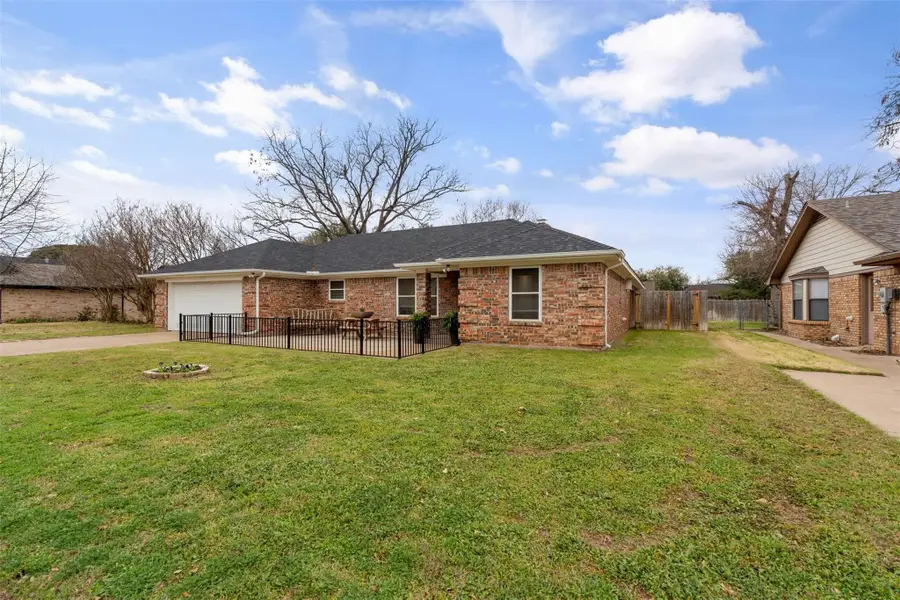 904 Meadowlark Lane, Granbury, TX 76048 - Image #2