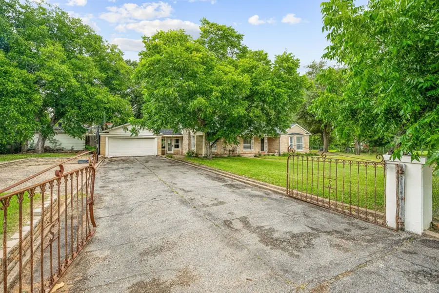 341 S Moseley Street, De Leon, TX 76444 - Image #2