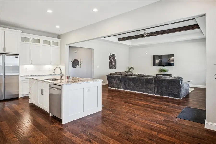 409 N College Street, Pilot Point, TX 76258 - Image #3