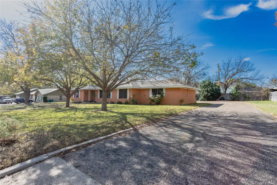 406 N Avenue Q, Clifton, TX 76634 - Image #2