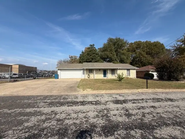108 Brenda Drive, Mount Pleasant, TX 75455 - Image #2