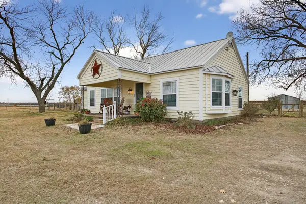 2074 W Fm 922, Valley View, TX 76272