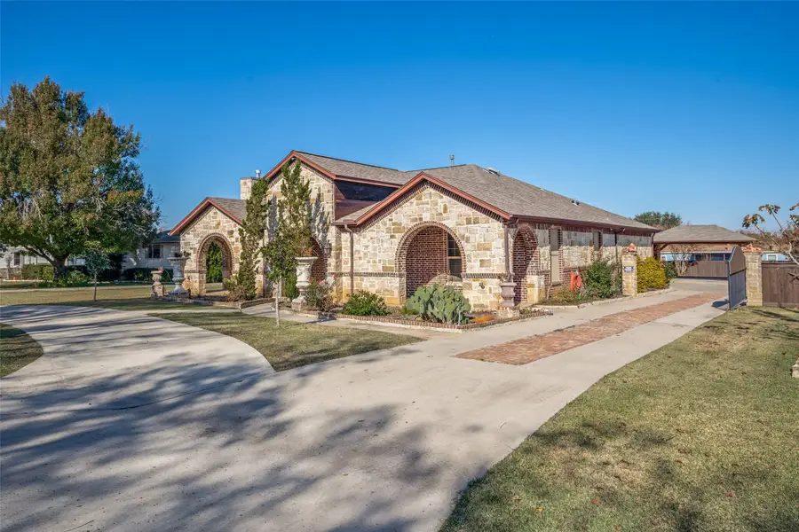 308 Sheri Lane, Roanoke, TX 76262 - Image #2