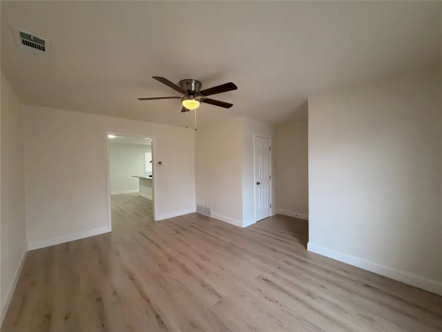 2527 Larchmont Drive, Mesquite, TX 75150 - Image #2