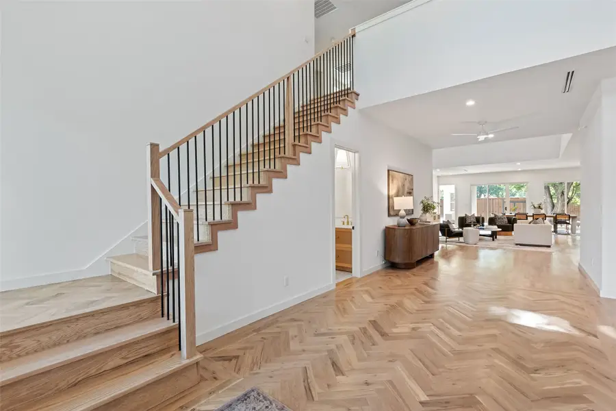 10565 Cromwell Drive, Dallas, TX 75229 - Image #3