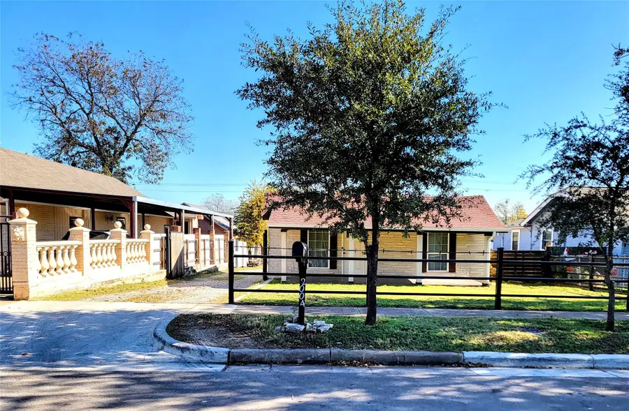 2004 Prairie Avenue, Fort Worth, TX 76164 - Image #2