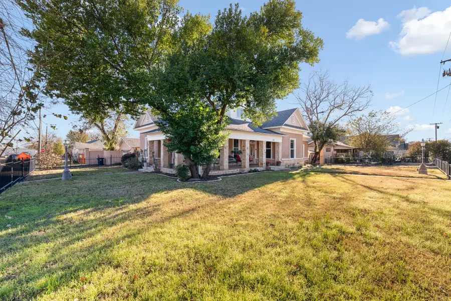 511 W Wilson Street, Cleburne, TX 76033 - Image #3
