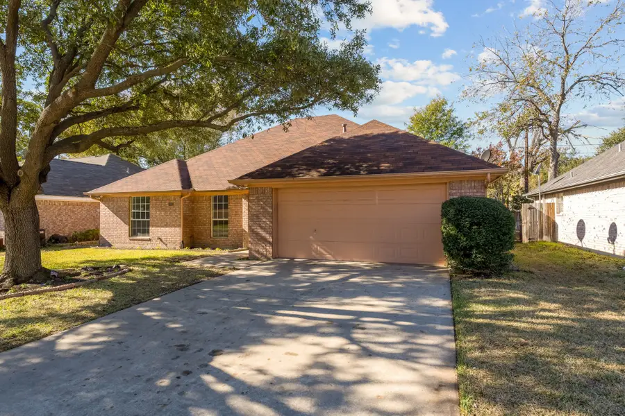 1129 Briar Oaks Drive, Irving, TX 75060 - Image #3