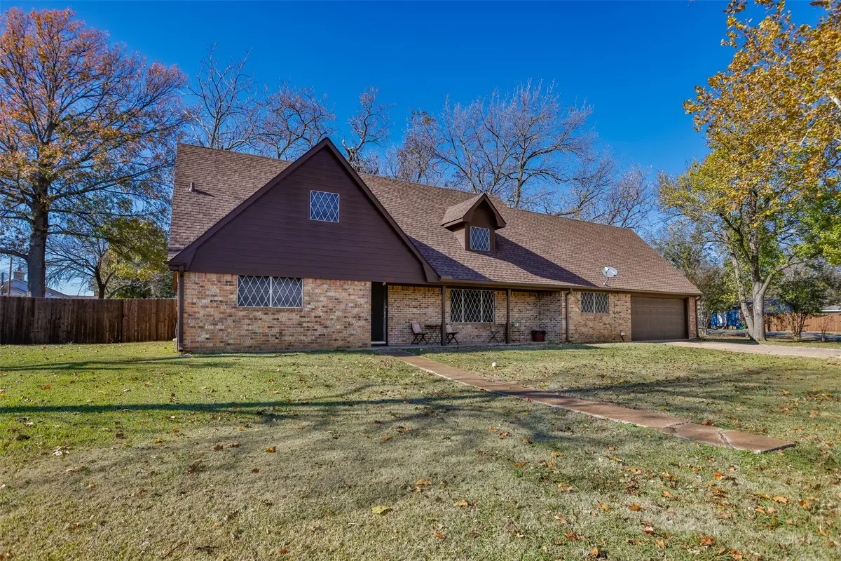 300 Thompson Street, Pottsboro, TX 75076 - Image #1