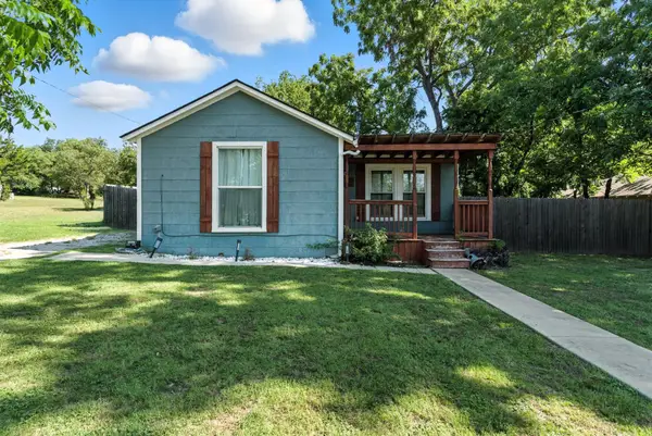 116 W 7th Street, Weatherford, TX 76086