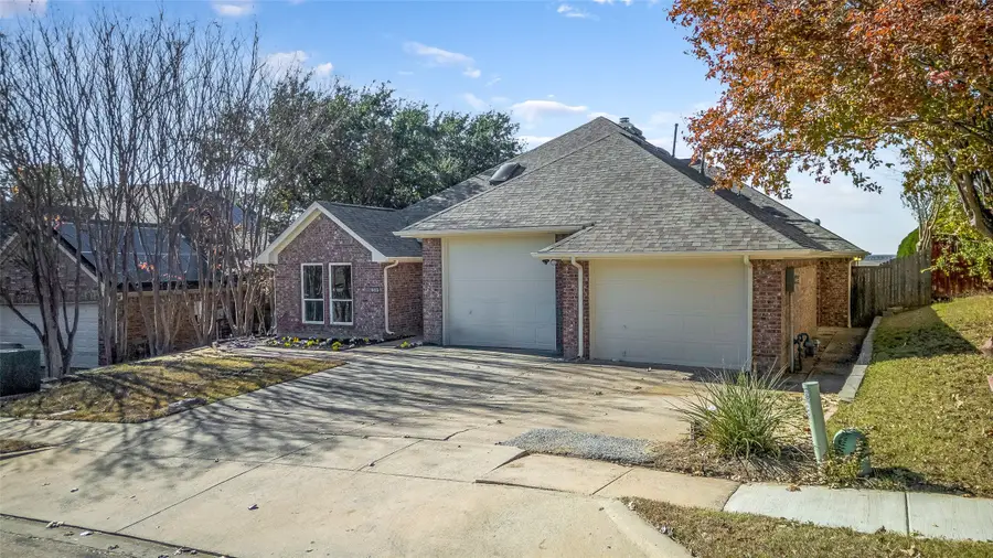 6415 Lake Bluff Drive, Dallas, TX 75249 - Image #2