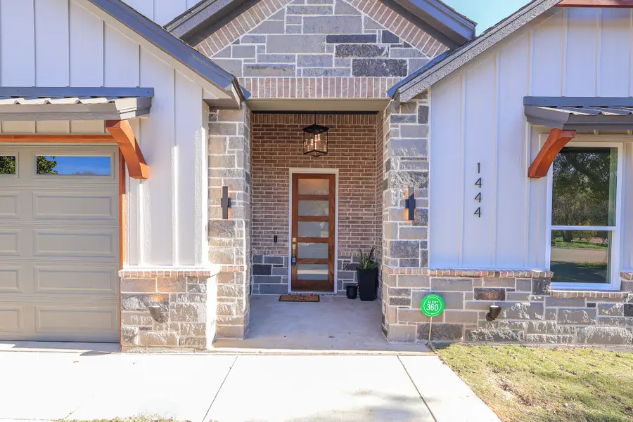 1444 Long Avenue, River Oaks, TX 76114 - Image #2