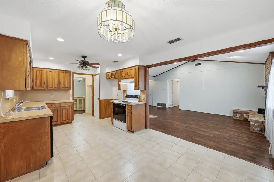 823 Marigold Drive, Cedar Hill, TX 75104 - Image #2