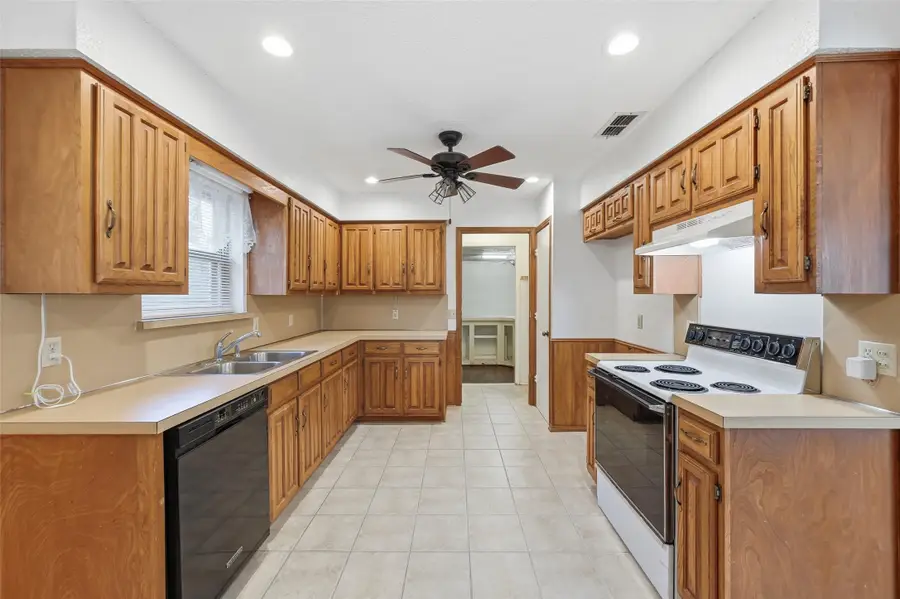 823 Marigold Drive, Cedar Hill, TX 75104 - Image #3