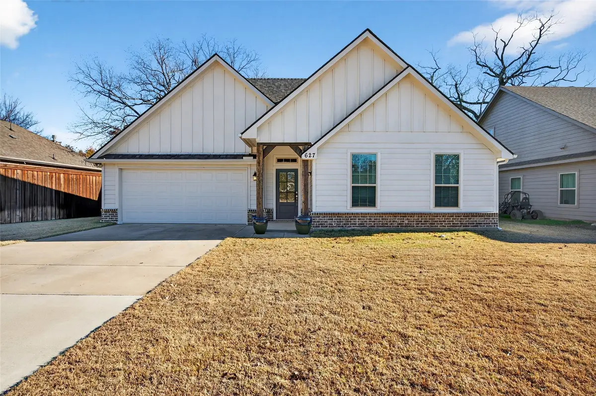 627 N Preston Avenue, Van Alstyne, TX 75495 - Image #1
