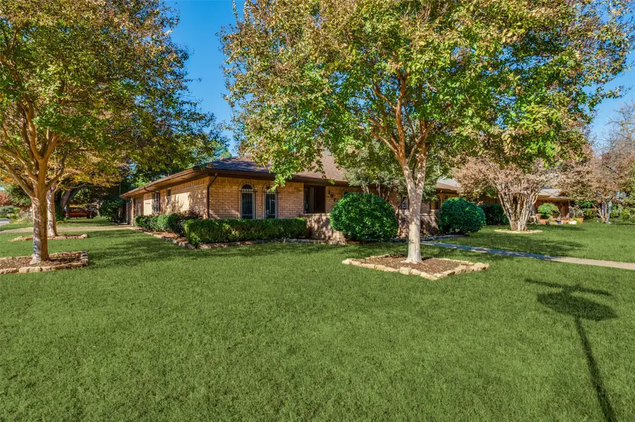 1910 Jamestown Court, Arlington, TX 76013 - Image #2
