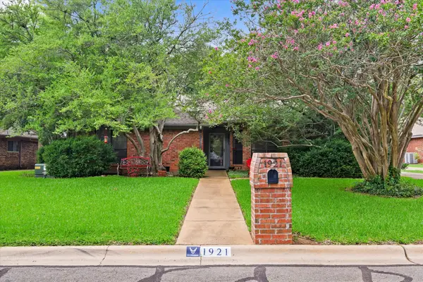 1921 N Lake Trail, Denton, TX 76201