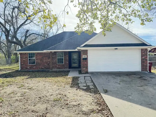 806 E 10th Street, Bonham, TX 75418