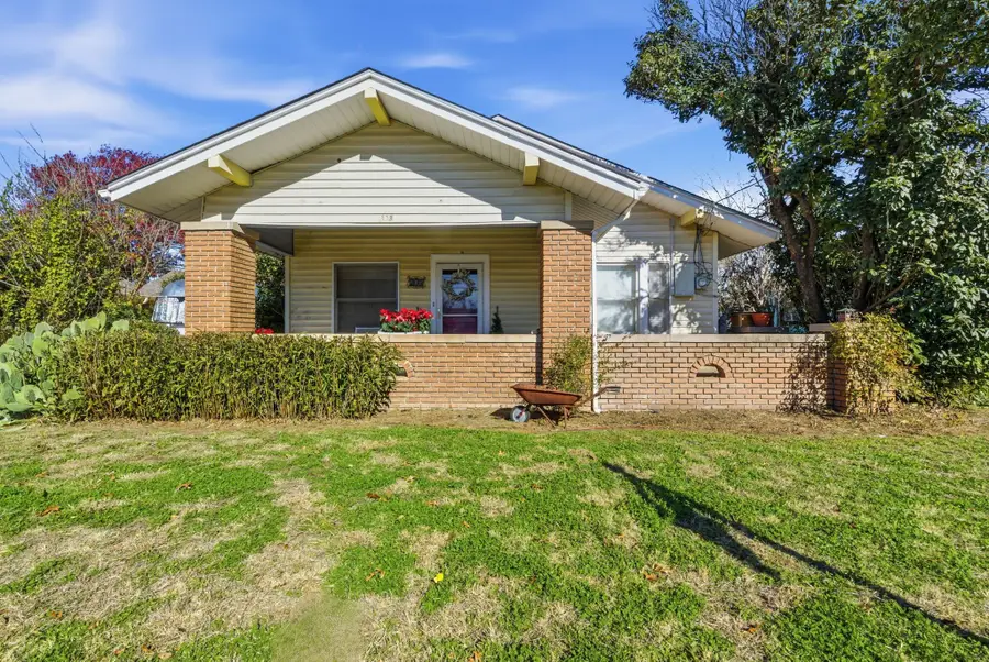 203 E Oak Street, Weatherford, TX 76086 - #2