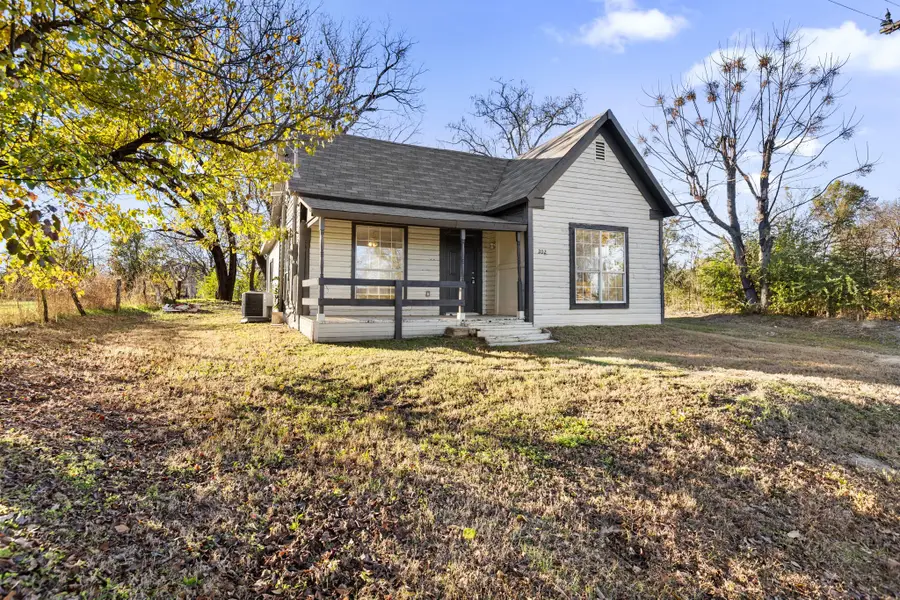 202 S Dunbar Lane, Emory, TX 75440 - Image #2