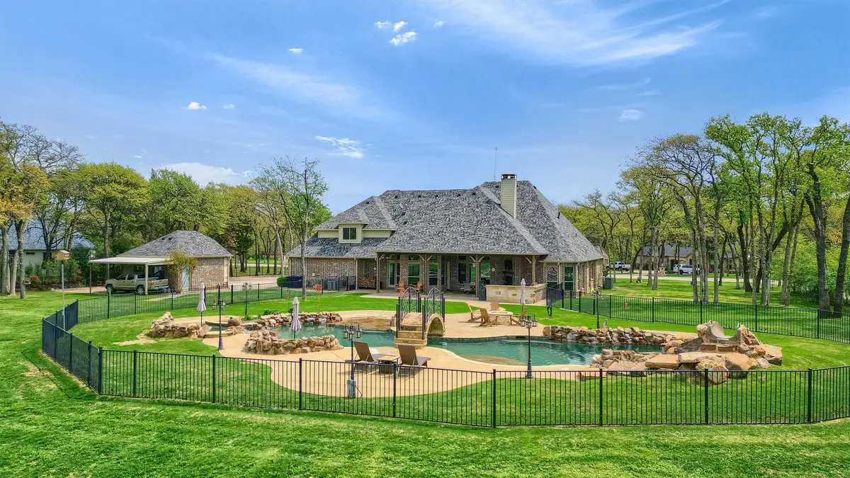 7545 Colton Lane, Pilot Point, TX 76258 - Image #1