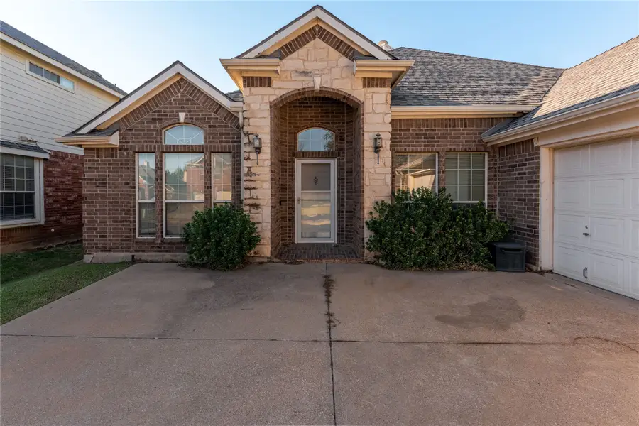 11617 Pheasant Creek Drive, Fort Worth, TX 76244 - Image #2