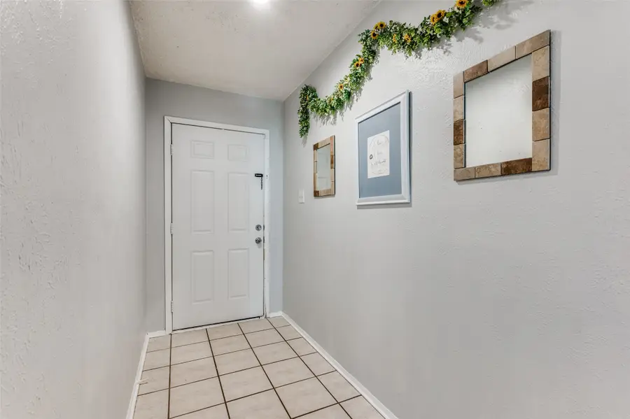 751 Tumbleweed Court, Fort Worth, TX 76108 - Image #3